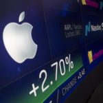 Apple hits record market cap of $1 trillion