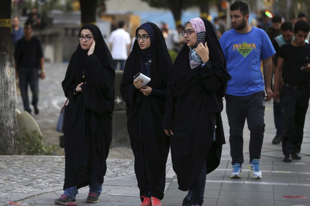 Quebec to prohibit government employees from wearing Muslim chador